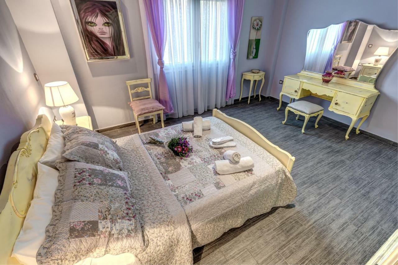 Villa Intemella Kompitsion ภายนอก รูปภาพ